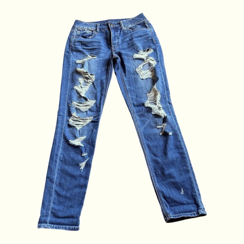 American Eagle outfitters ripped regular cut jeans size 4